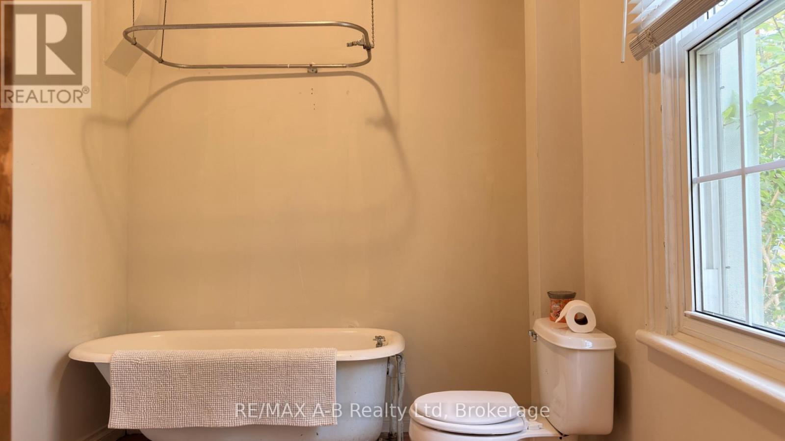 3 pc bath - 21 Henry Street, Cambridge, ON