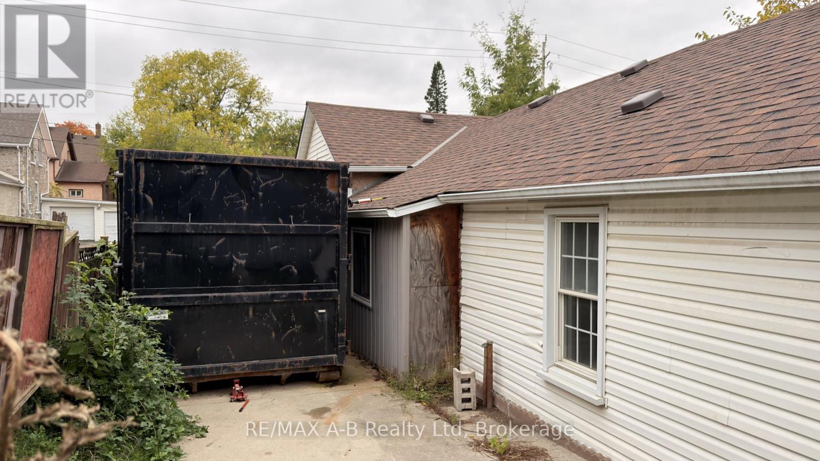 Driveway side of house - 21 Henry Street, Cambridge, ON