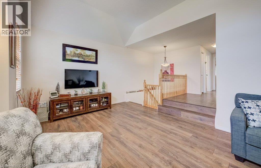 Vaulted ceilings, wood-finish flooring, and wooden baluster railing - 521 Snowdrop Court, Kitchener, ON