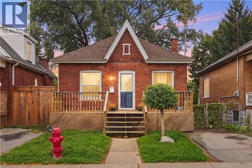 90 LONDON Street N  Hamilton, ON L8H 4B5