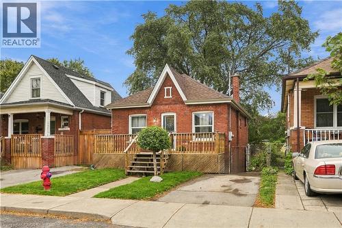 90 London Street N, Hamilton, ON 