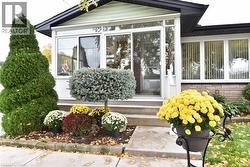 137 FIELDING Crescent  Hamilton, ON L8V 2P7