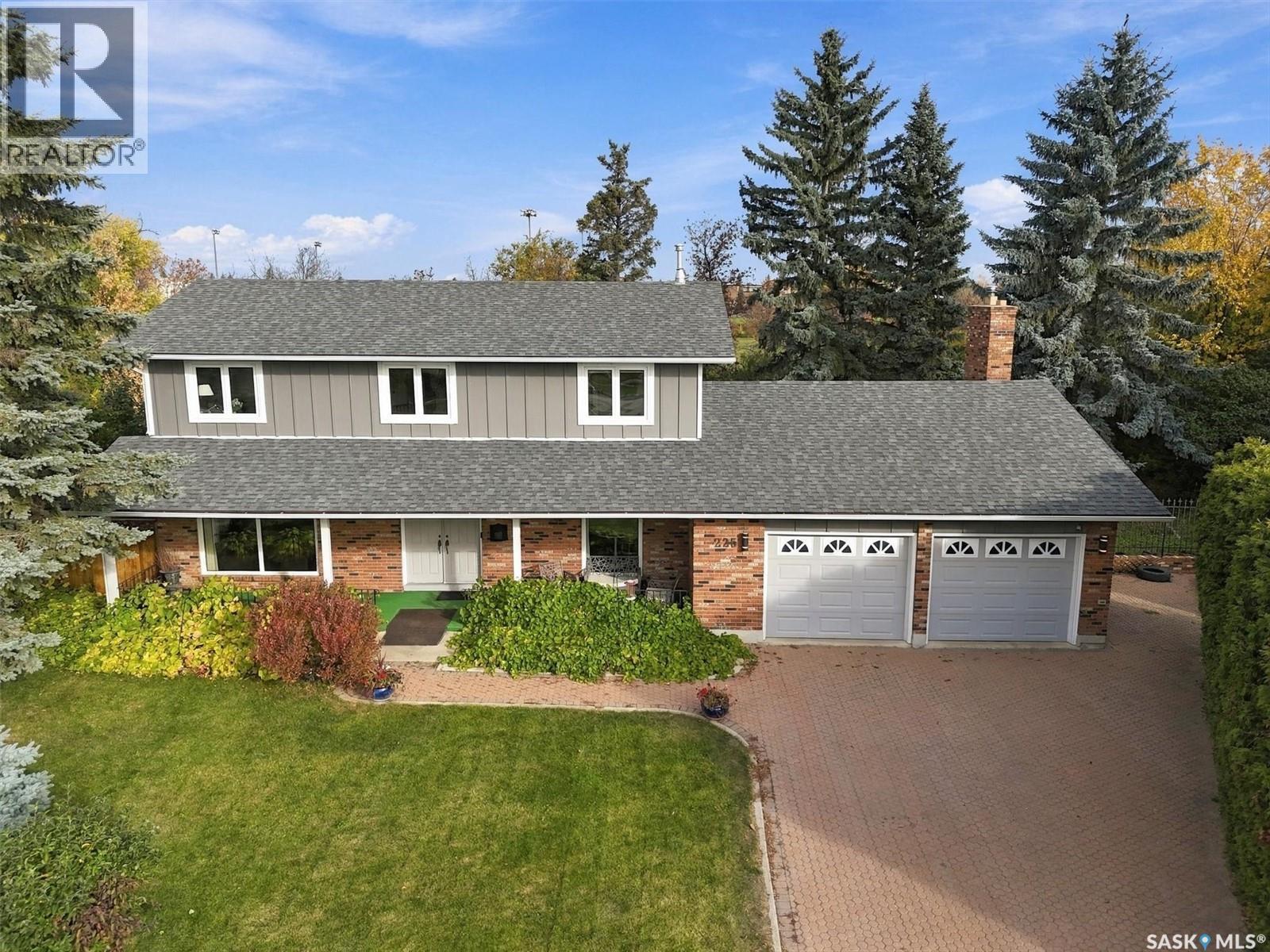 225 Clearwater Court, Saskatoon, SK