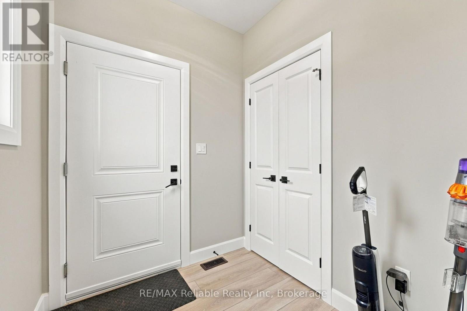 Mudroom - 471 Woodridge Drive, Goderich (Goderich (Town)), ON