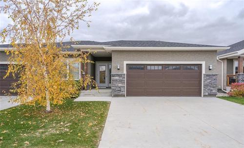 32 Berkeley Bend  Steinbach, MB R5G 2K4