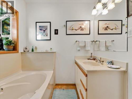 5340 Kew Road, West Vancouver, BC 