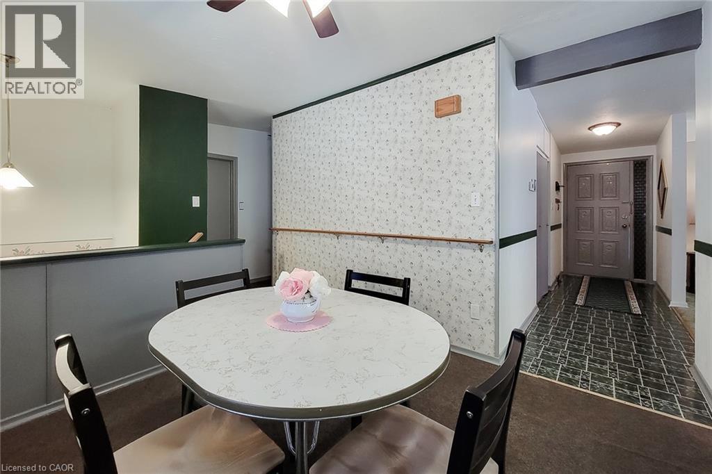 Convenient breakfast area with built-in cabinetry and easy access to the kitchen - 286 Mohawk Road W, Hamilton, ON