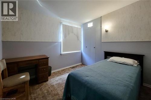 Third main-floor bedroom with space for guests or a dedicated workspace - 286 Mohawk Road W, Hamilton, ON 