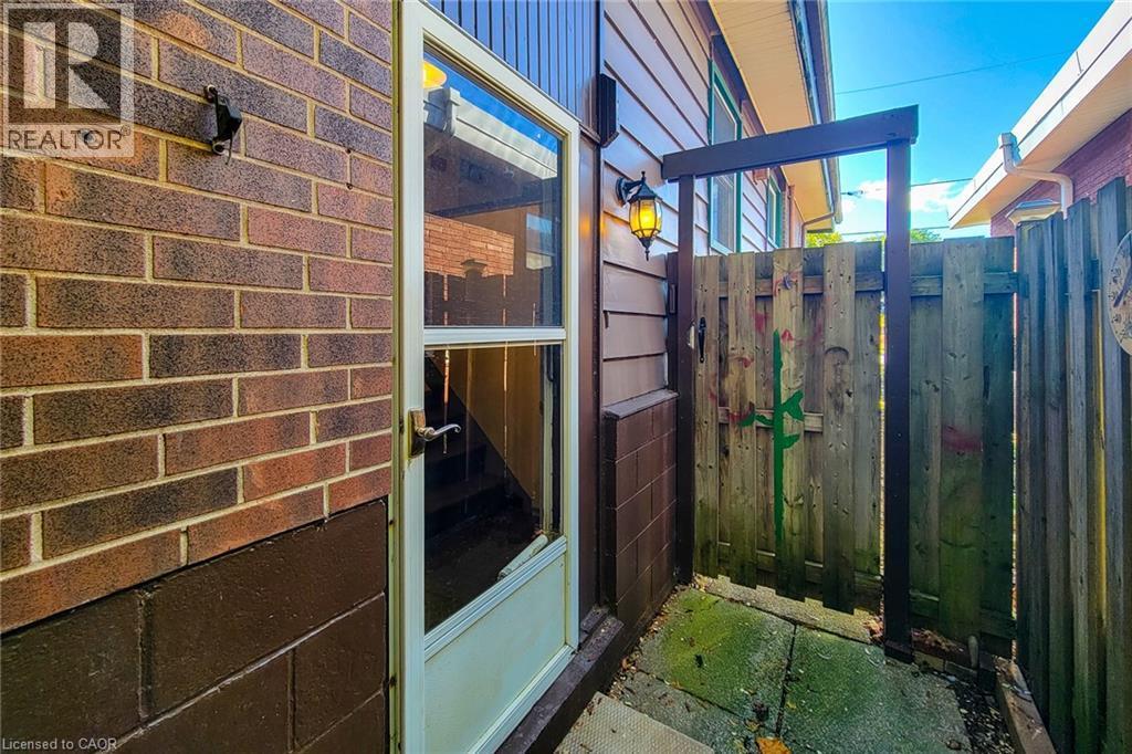 Convenient side entrance providing access to both the main floor and basement - 286 Mohawk Road W, Hamilton, ON