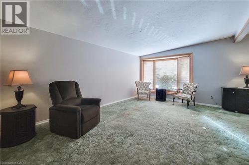 Generously sized living room offering comfortable space to relax and entertain - 286 Mohawk Road W, Hamilton, ON 