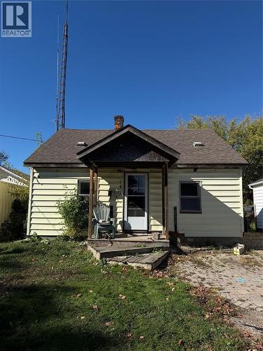 141 WHITMORE AVENUE  Sarnia, ON N7T 3T3