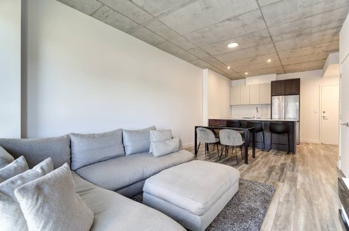 302-10 Av. Donegani  Pointe-Claire, QC H9R 0H2
