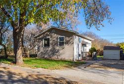 165 Angus ST  Winnipeg, MB R2W 5M4