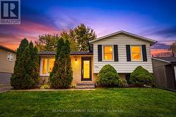 429 LIMERIDGE ROAD W  Hamilton, ON L9C 2V6