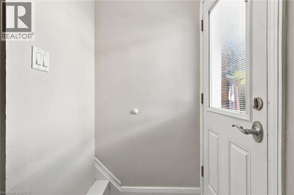 52 Dudhope Avenue, Cambridge, ON