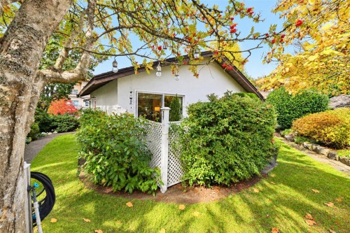 #2-278 Island Hwy  View Royal, BC V9B 1G5