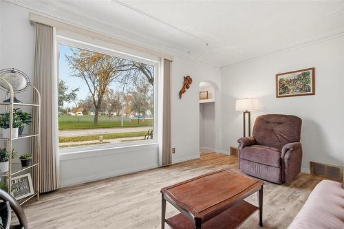 808 Beresford Avenue, Winnipeg, MB 
