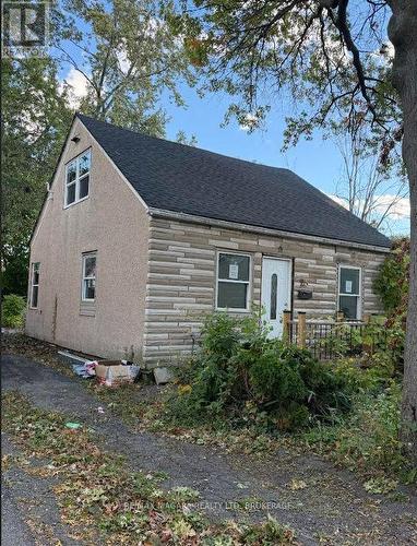 25 DOVER COURT  Welland (Lincoln/Crowland), ON L3B 4T1
