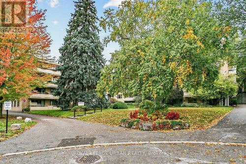 17 - 8 CORINTH GARDENS  Toronto, ON M4P 2N5