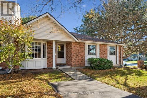 48 - 129 VICTORIA ROAD N  Guelph (Grange Road), ON N1E 6T8