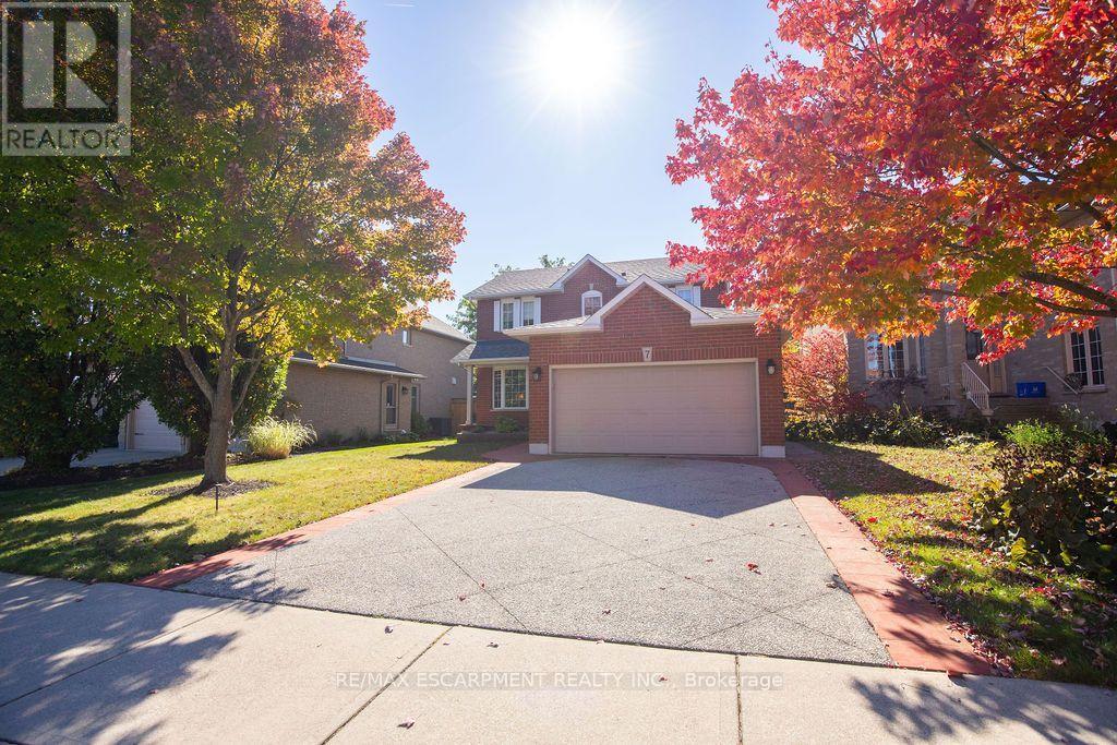 7 Falconridge Drive, Hamilton, ON