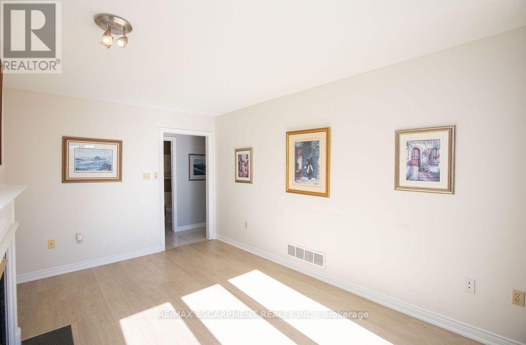 7 Falconridge Drive, Hamilton, ON