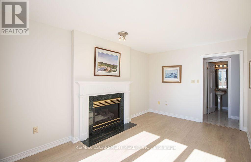 7 Falconridge Drive, Hamilton, ON