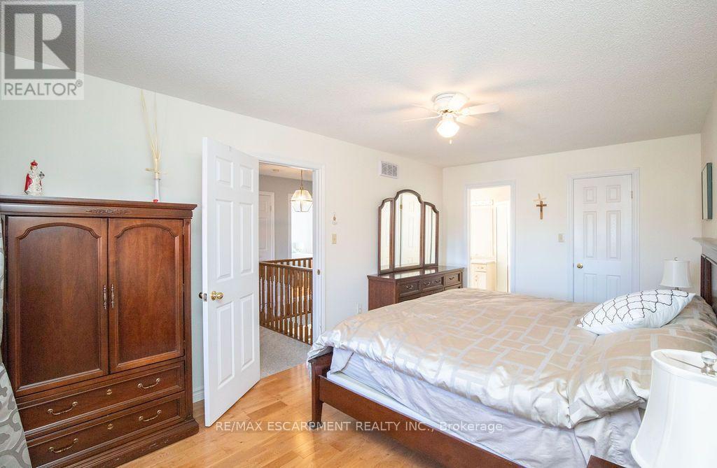 7 Falconridge Drive, Hamilton, ON