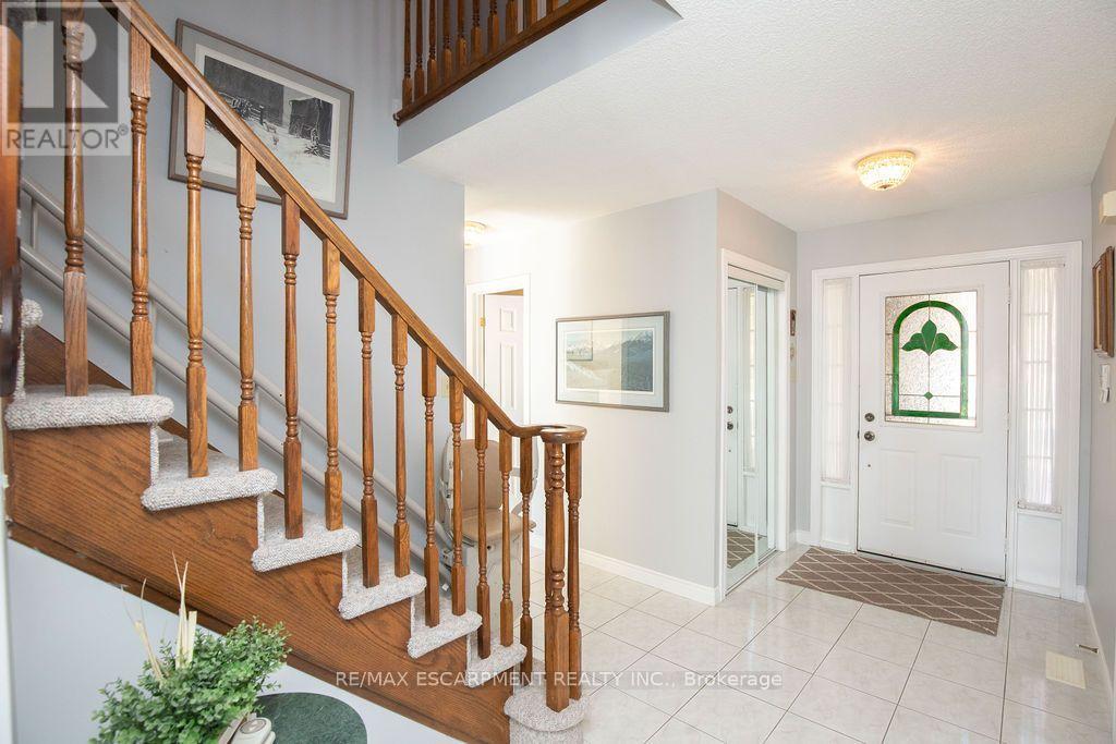 7 Falconridge Drive, Hamilton, ON