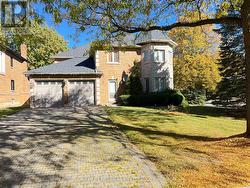35 MONTCLAIR ROAD N Richmond Hill, ON L4B 2T9