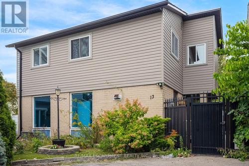13 HOLMSTEAD COURT  Brampton, ON L6S 1R9