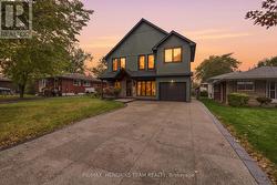 94 BELLINGHAM DRIVE  Hamilton (Lawfield), ON L8V 3R4