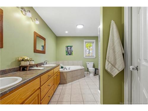 14 Wilfred Ave, Fredericton, NB 
