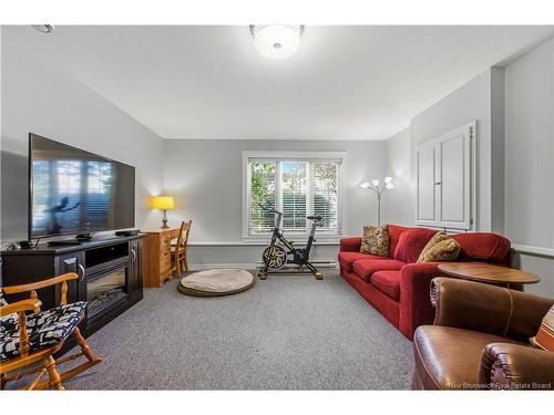 14 Wilfred Ave, Fredericton, NB 