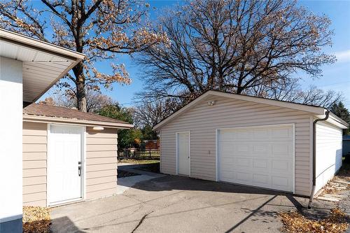 427 Thompson Drive, Winnipeg, MB 