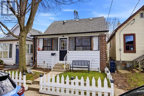 82 BEECHWOOD AVENUE  Toronto, ON M6N 4T3
