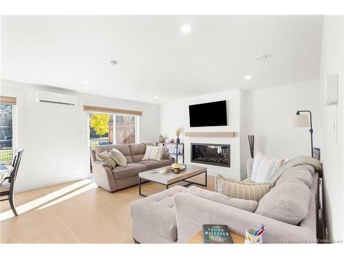 2 Huntingdon Ci, Fredericton, NB 
