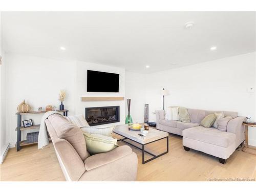 2 Huntingdon Ci, Fredericton, NB 