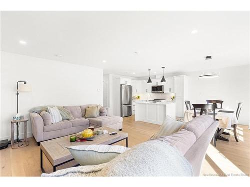 2 Huntingdon Ci, Fredericton, NB 