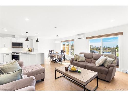 2 Huntingdon Ci, Fredericton, NB 