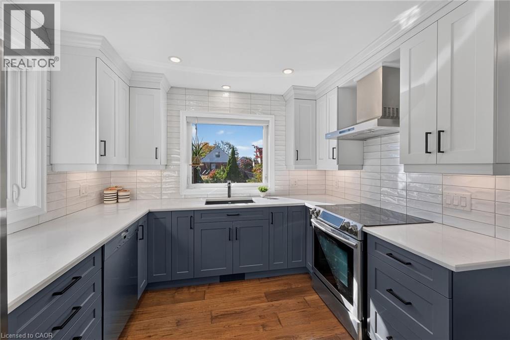 Bright and fresh ... this kitchen is sure to please! - 10 Mulock Avenue, Hamilton, ON