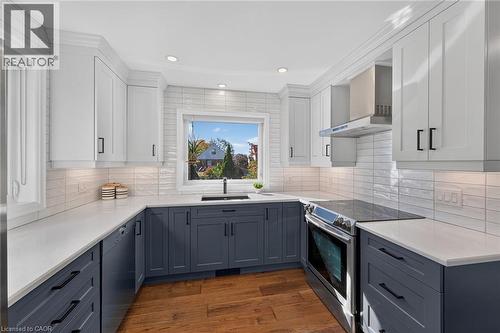 Bright and fresh ... this kitchen is sure to please! - 10 Mulock Avenue, Hamilton, ON 