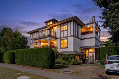 #1-1200 Richardson St  Victoria, BC V8V 2E1