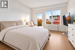 318 2450 GARDEN DRIVE  Vancouver, BC V5K 0K1