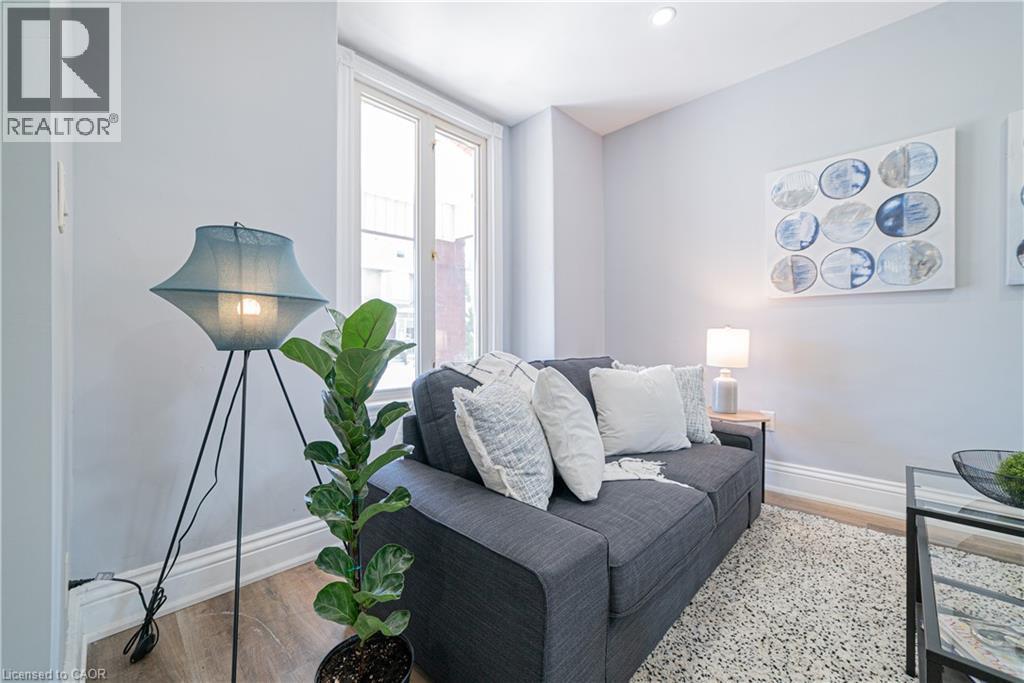 17 Kinrade Avenue, Hamilton, ON