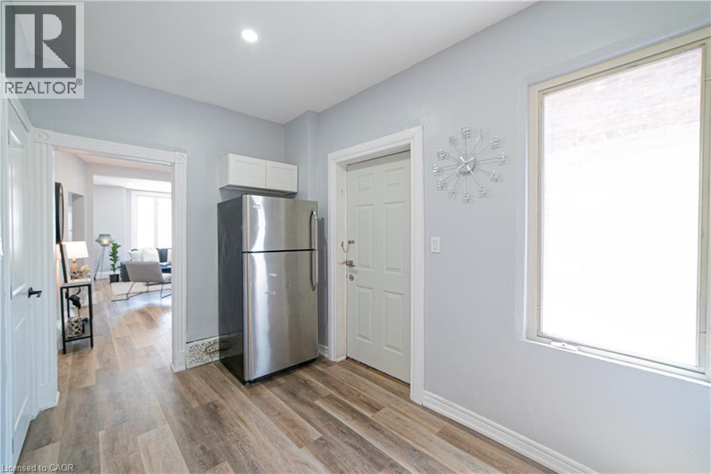 17 Kinrade Avenue, Hamilton, ON
