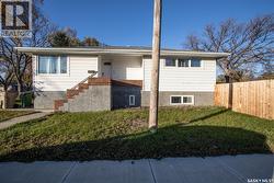 779 McTavish STREET  Regina, SK S4T 3T8