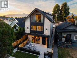 1 2435 NAPIER STREET  Vancouver, BC V5K 2W2