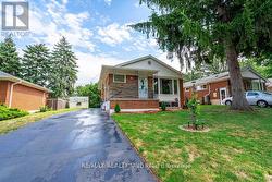 17 CARWYN CRESCENT  Hamilton, ON L8S 3H3
