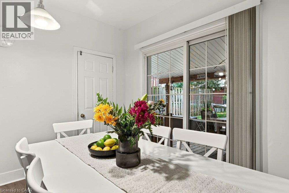 Eat-in kitchen dining area - 66 Beechwood Avenue, Hamilton, ON